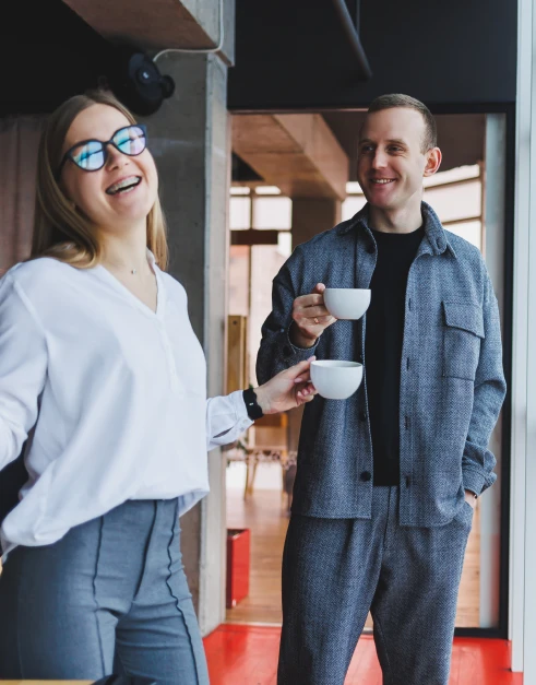 Ofislerde Happy Hour Etkinliği: Çalışanlar Neden Çok Seviyor?